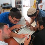 לומדים בחבורות בסדר בוקר