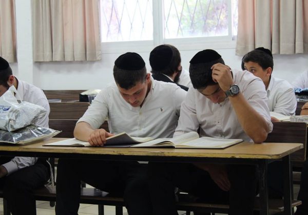 מאדירים תורה